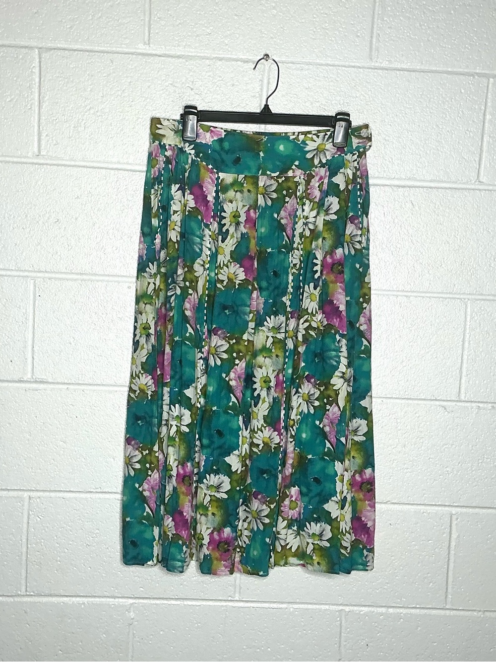 < Vintage Studio Image Vibrant Floral Pattern Midi Skirt >